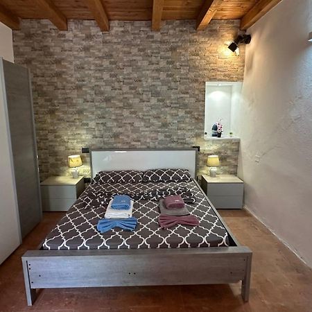 Appartamenti In Centro Storico A 15 Min Dal Lago D'Iseo - Free Wi-Fi - Ac Pallazzolo sullʼOglio Esterno foto